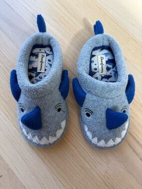 dearfoams toddler Gray and Blue Shark Slipper